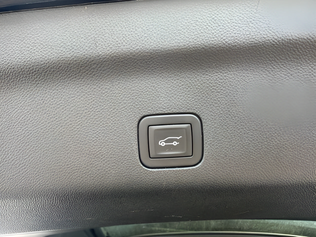 Certified 2025 Chevrolet Suburban High Country AWD/4WD image 13