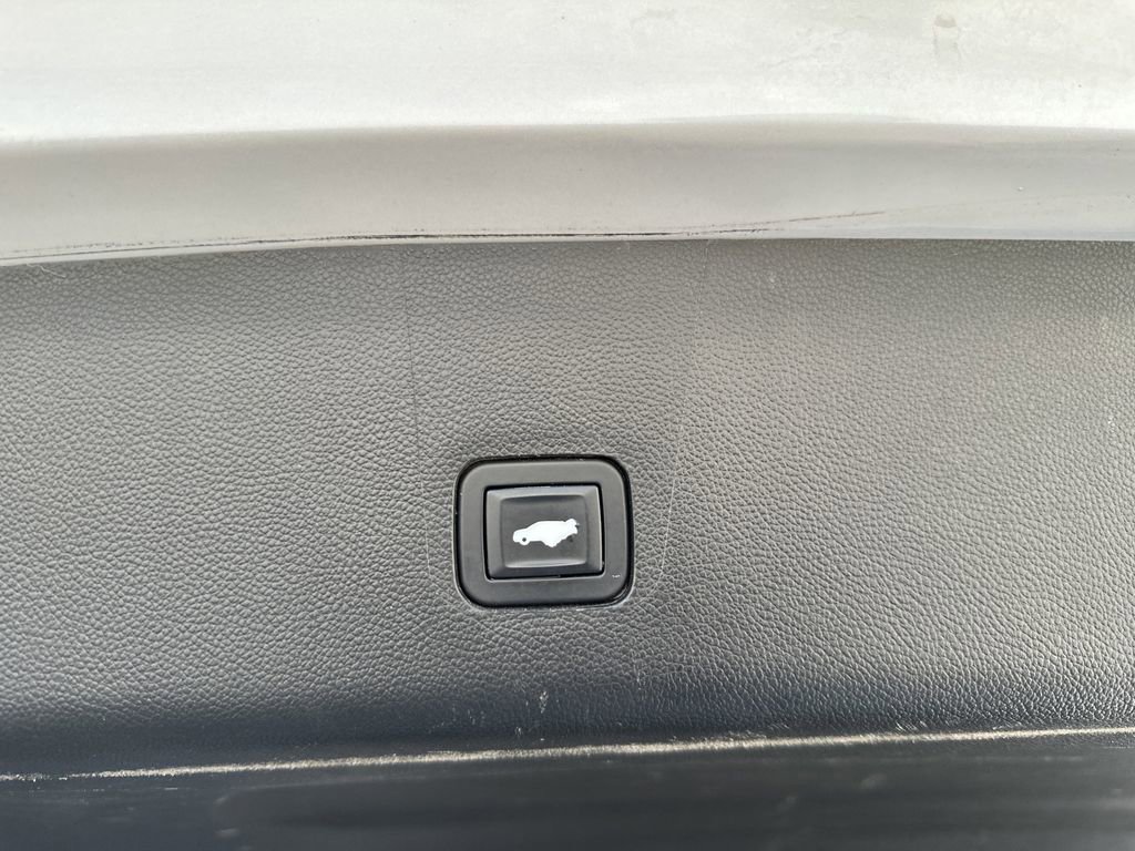 Used 2019 Chevrolet Traverse Premier w/ LPO, Floor Liner Package AWD/4WD image 32
