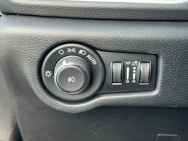 New 2026 Chrysler Pacifica Select AWD/4WD image 19
