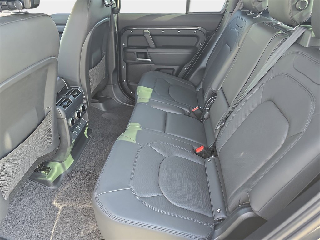 New 2026 Land Rover Defender 130 X-Dynamic SE image 15