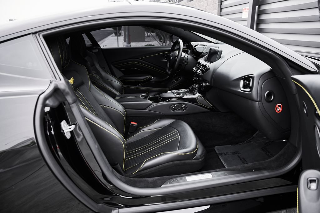 Used 2023 Aston Martin V8 Vantage Coupe RWD image 23