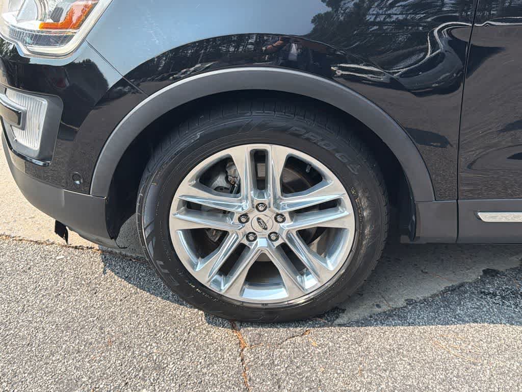 Used 2017 Ford Explorer Limited w/ Equipment Group 301A FWD image 9