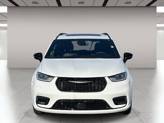 Used 2025 Chrysler Pacifica Limited FWD image 9