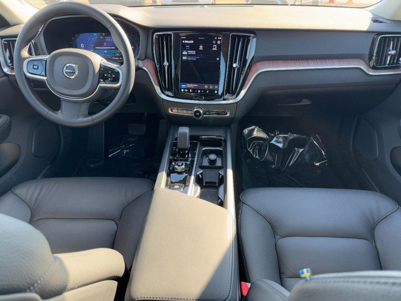 Certified 2025 Volvo V60 B5 Cross Country Plus image 12