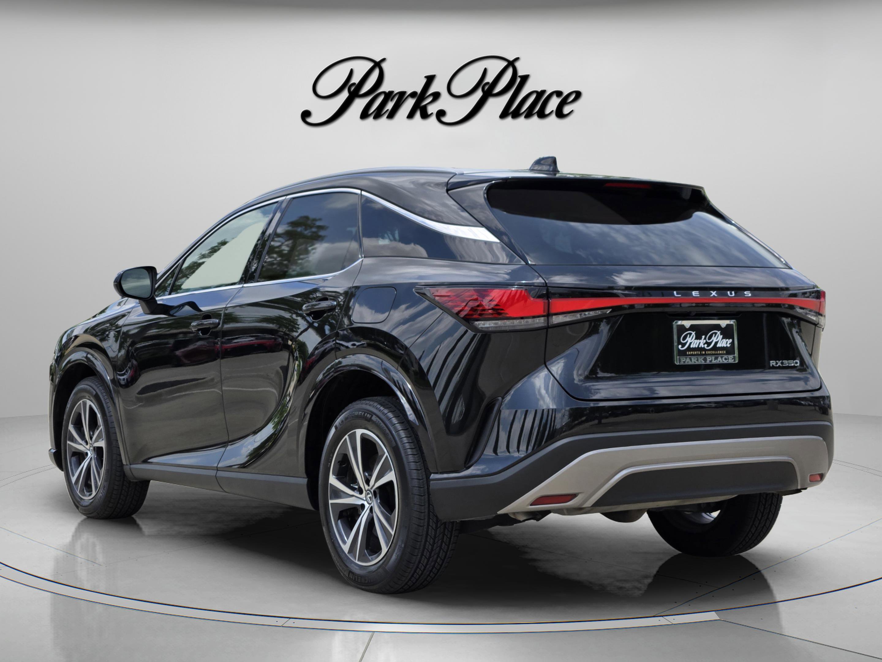 Used 2025 Lexus RX 350 Premium w/ Convenience Package FWD image 3