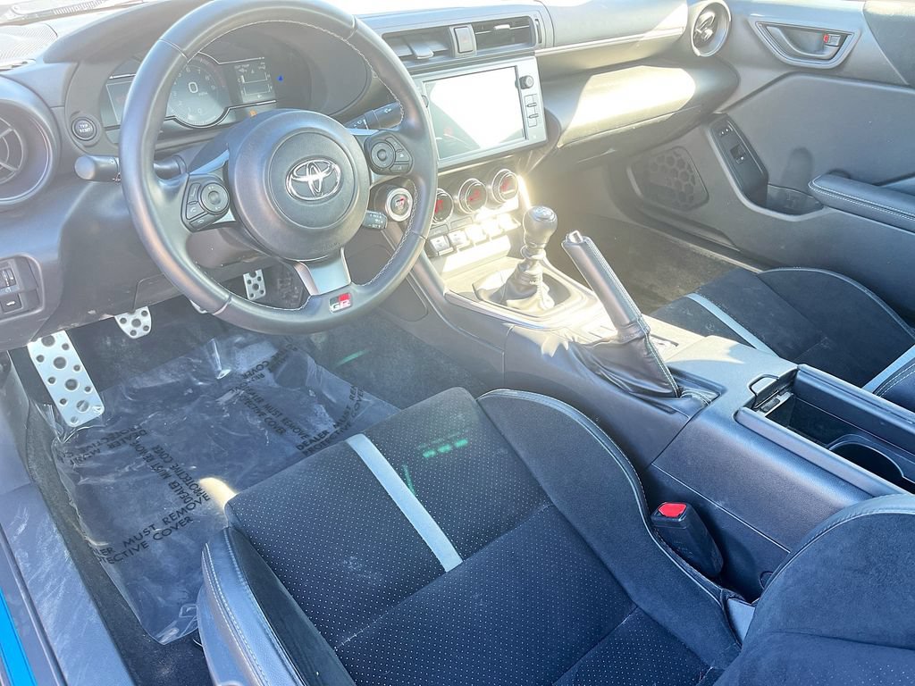 Used 2025 Toyota GR86 Premium w/ ALL Weather Mat Package (TMS) RWD image 22
