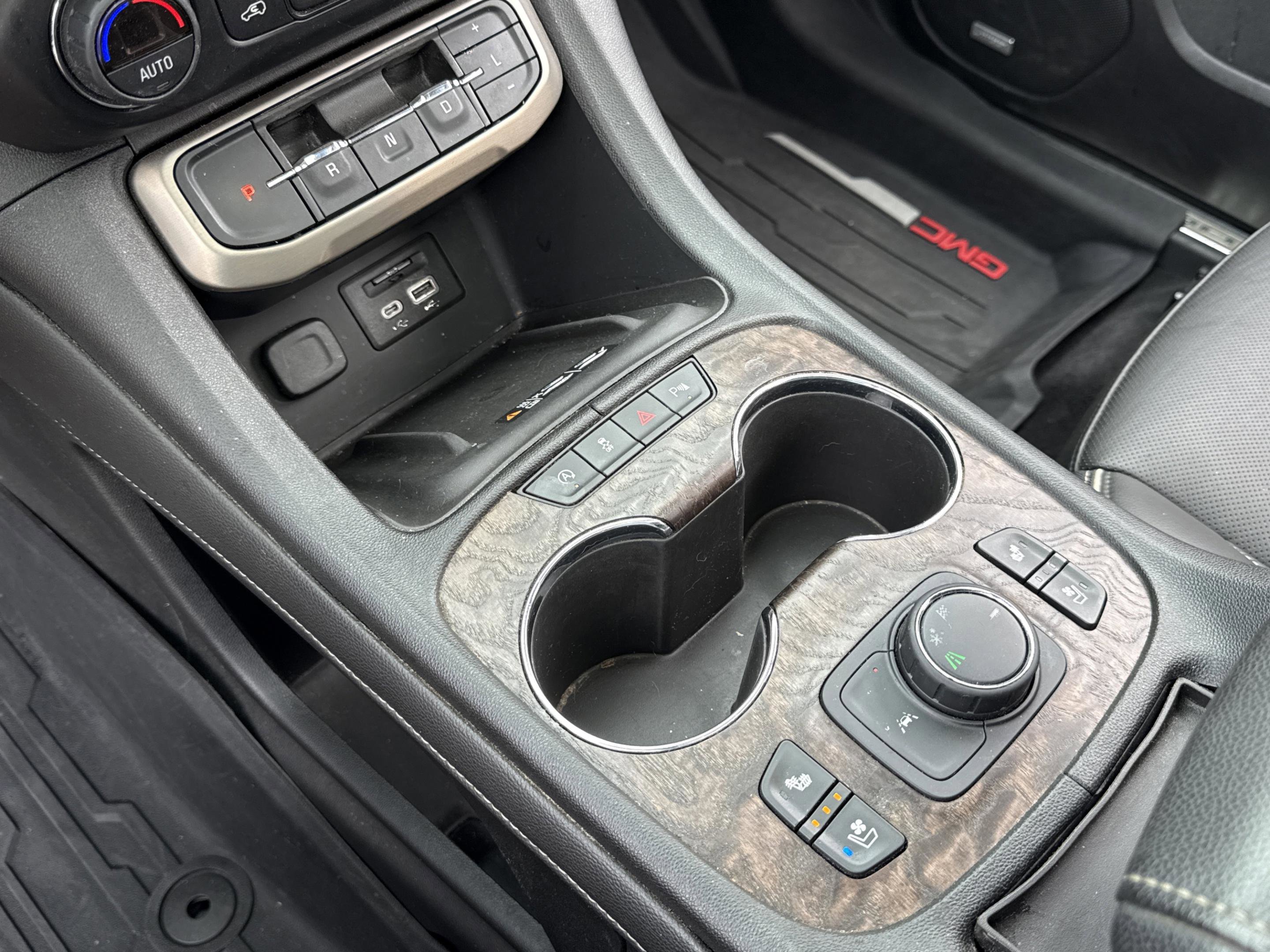 Used 2021 GMC Acadia Denali w/ Denali Technology Package image 13