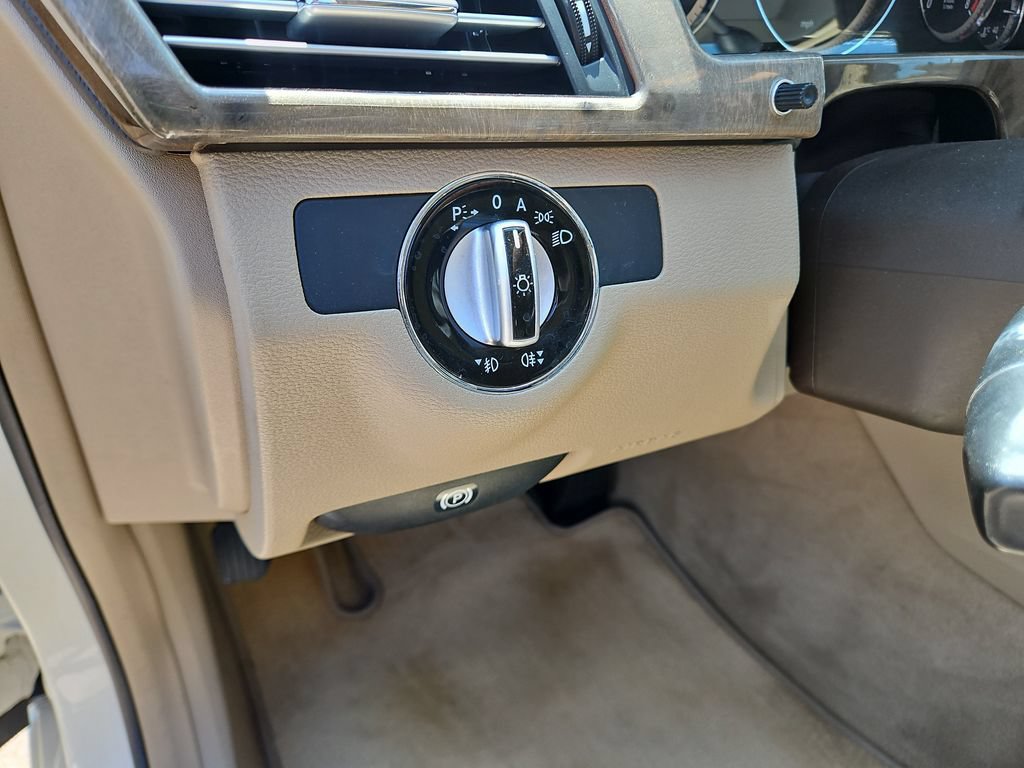 Used 2010 Mercedes-Benz E 350 4MATIC Sedan image 20