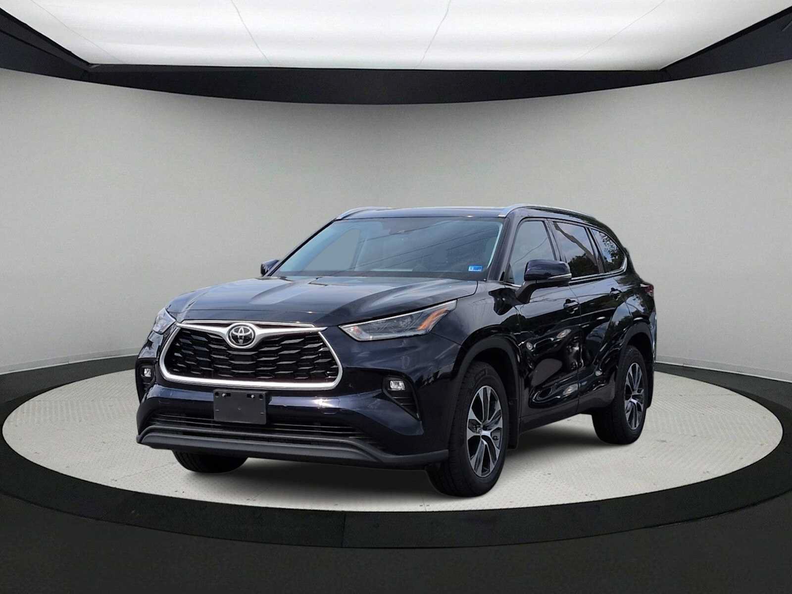 Used 2021 Toyota Highlander XLE AWD/4WD image 4