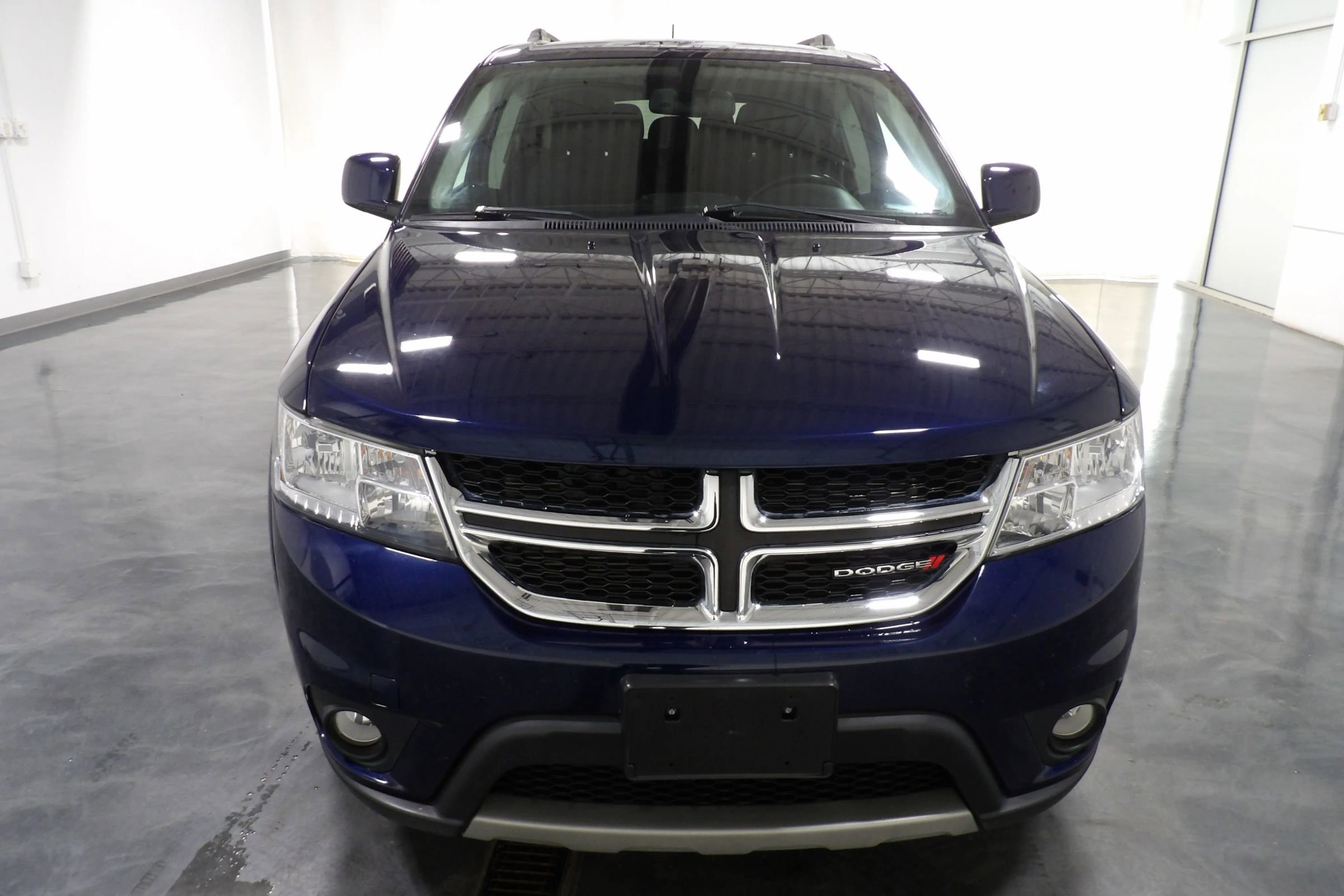Used 2019 Dodge Journey SE w/ Premium Group FWD image 2