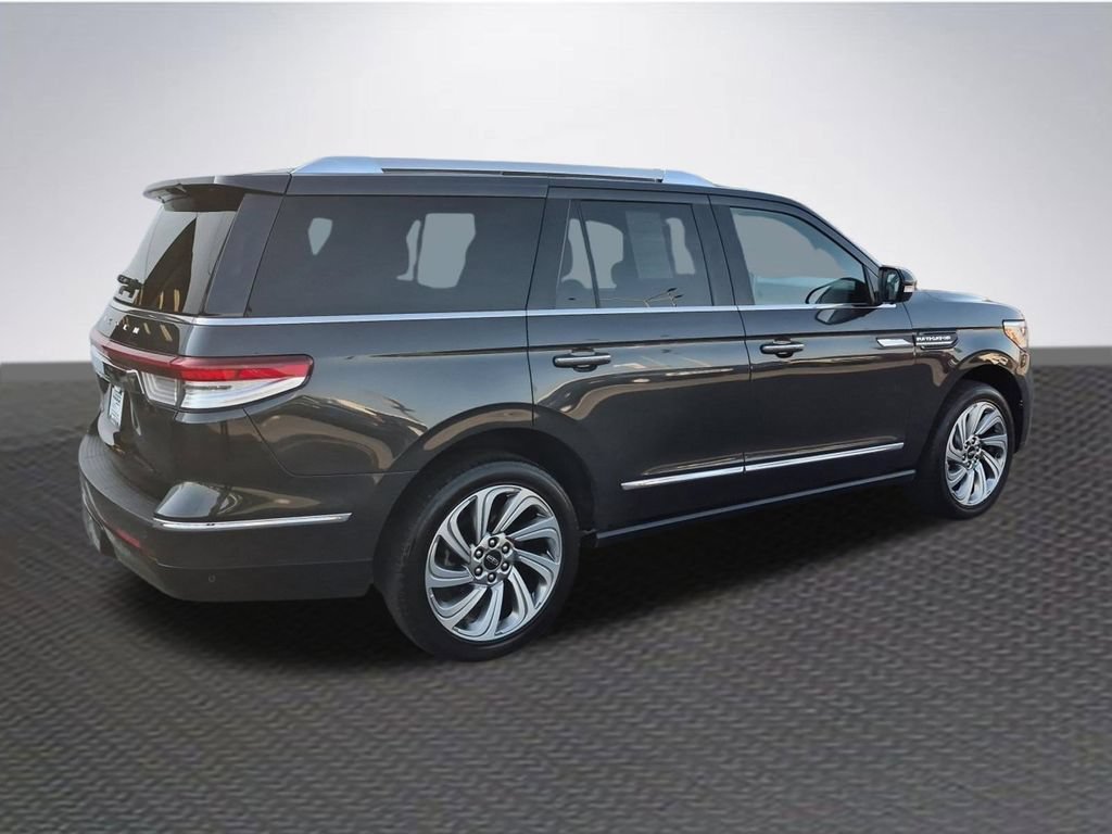 Used 2023 Lincoln Navigator Reserve AWD/4WD image 3
