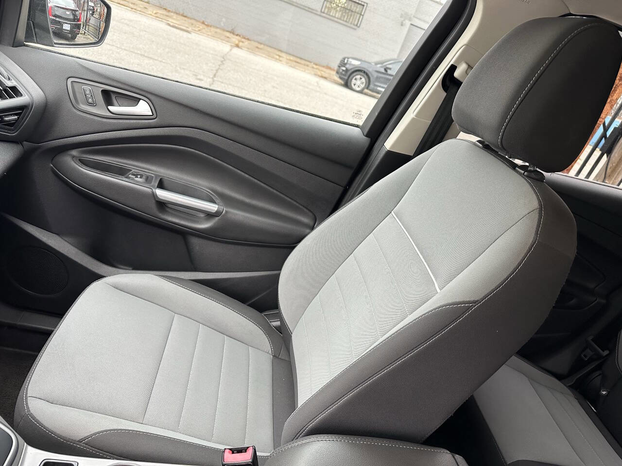 Used 2013 Ford Escape SE image 29