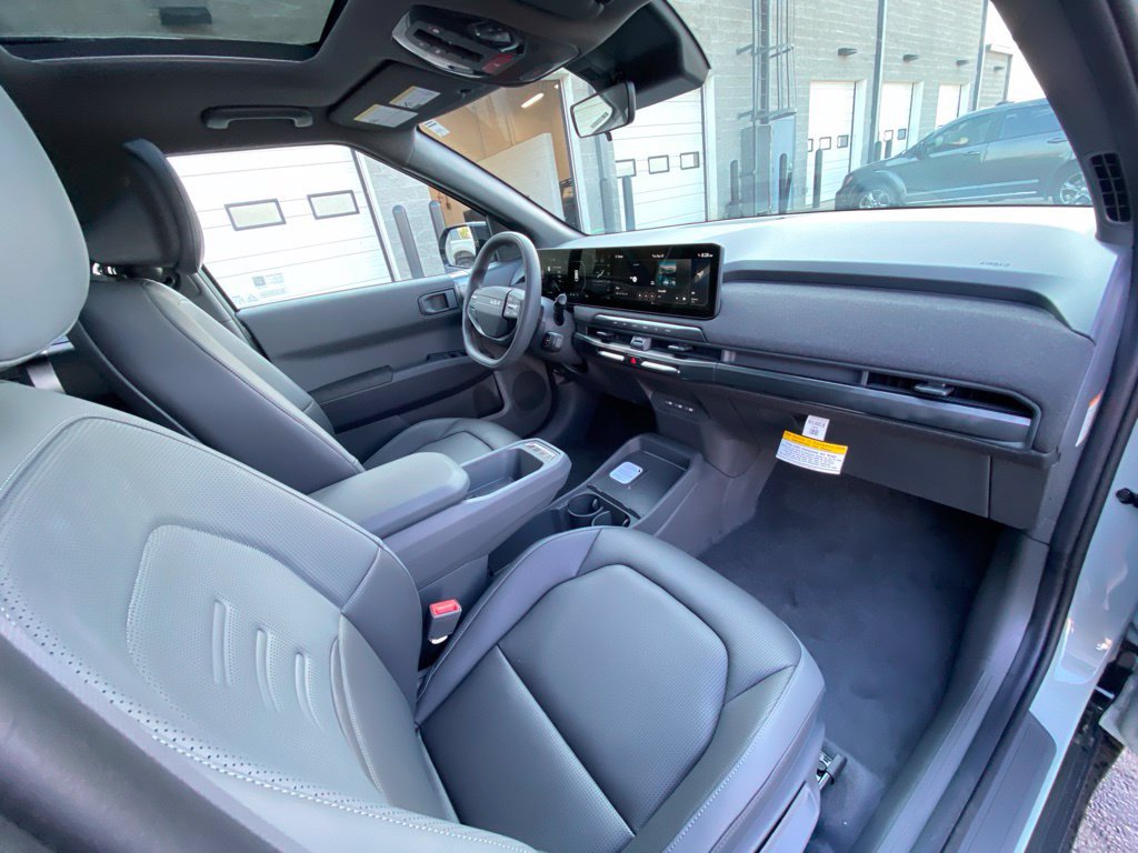 New 2027 Kia EV3 Land FWD image 30