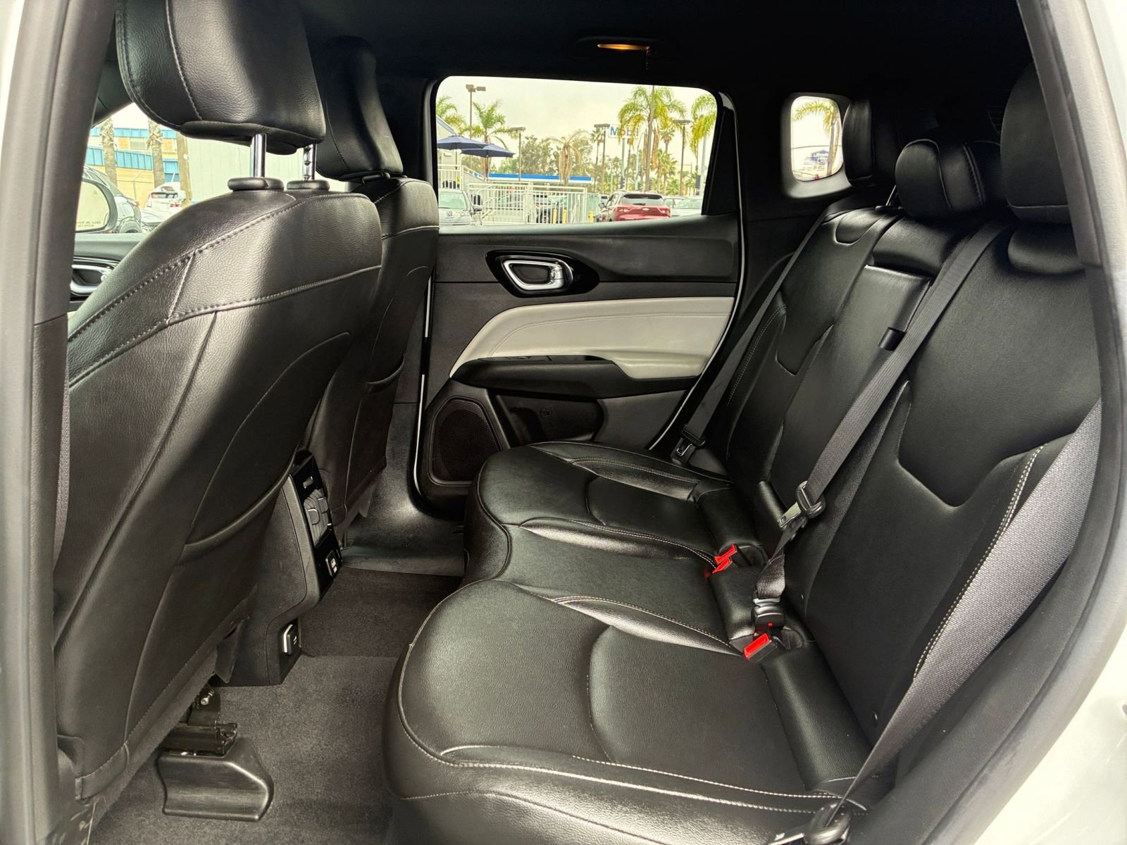 Used 2025 Jeep Compass Limited AWD/4WD image 27