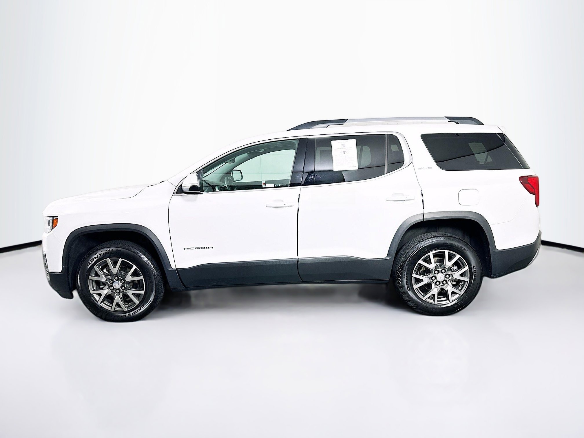 Used 2023 GMC Acadia SLE w/ Driver Convenience Package image 4
