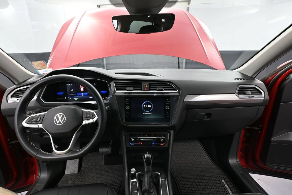Used 2023 Volkswagen Tiguan SE AWD/4WD image 25
