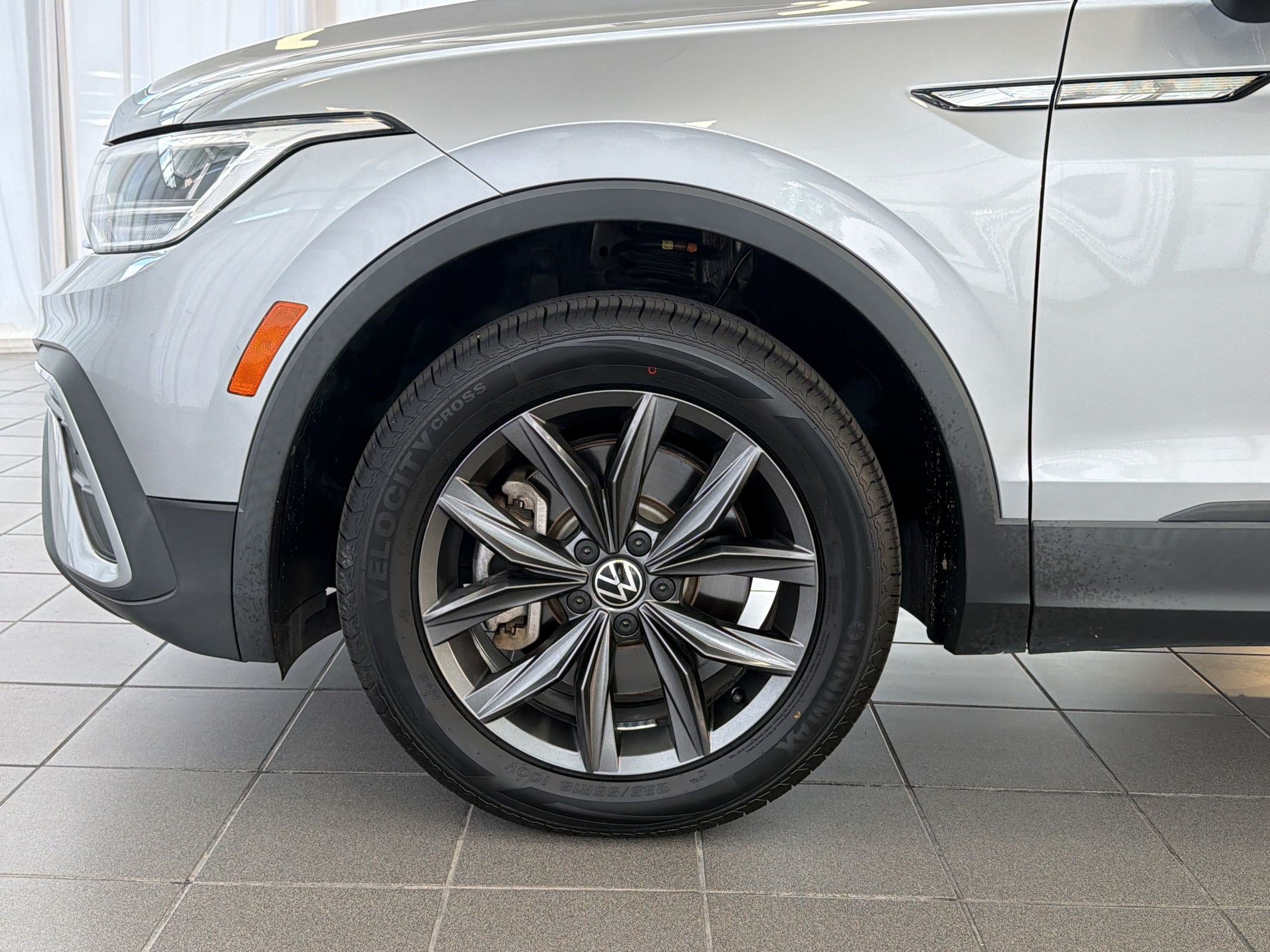 Used 2022 Volkswagen Tiguan SE FWD image 12