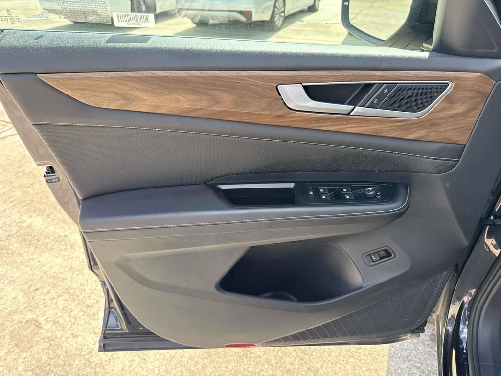Used 2025 Volkswagen Atlas SE FWD image 18