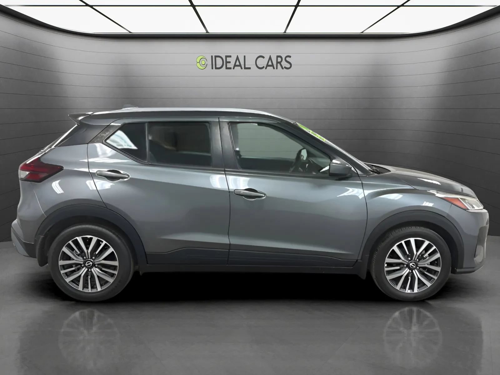 Used 2022 Nissan Kicks SV FWD image 4