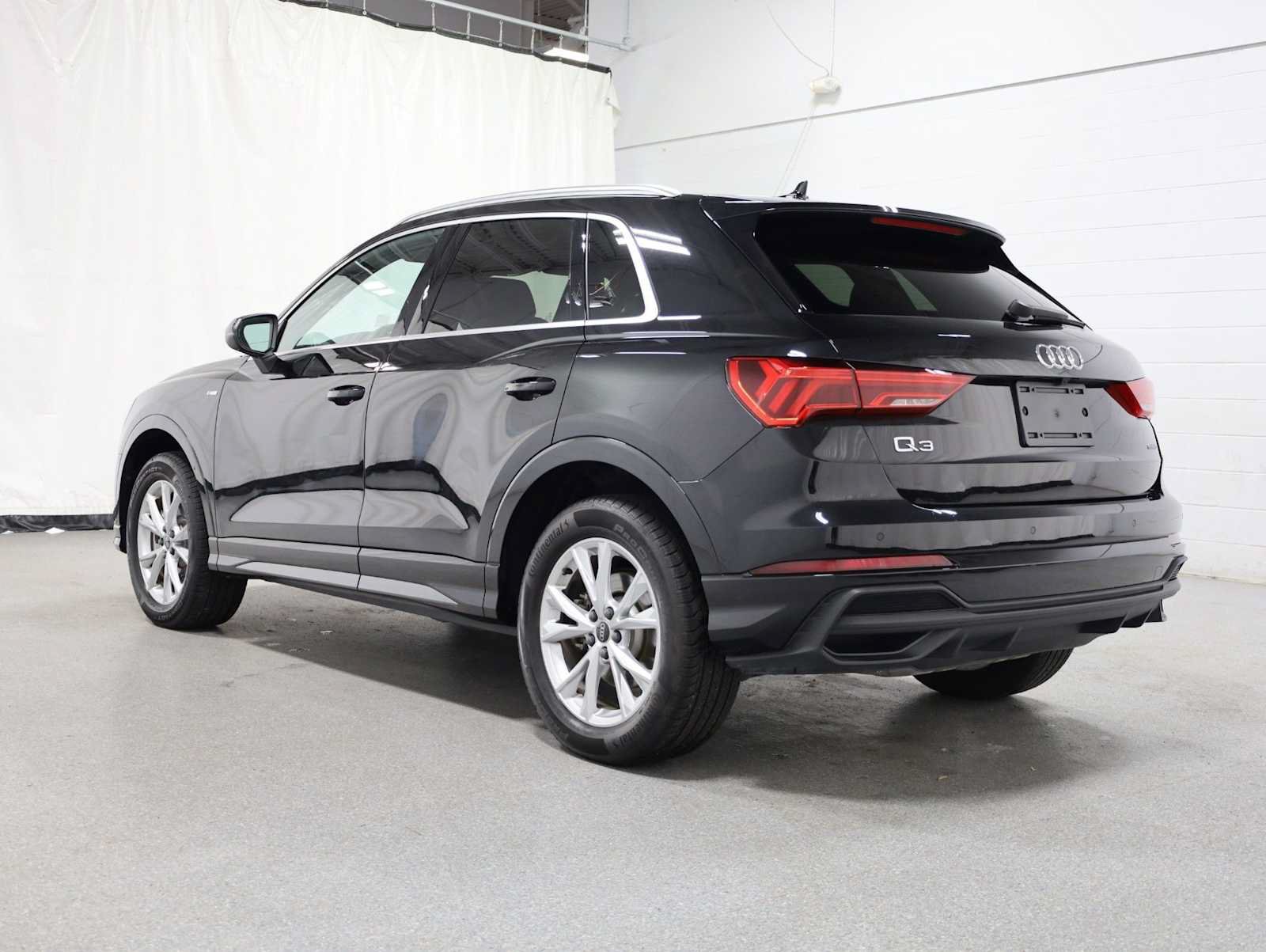 Certified 2025 Audi Q3 2.0T Premium w/ Convenience Package AWD/4WD image 3