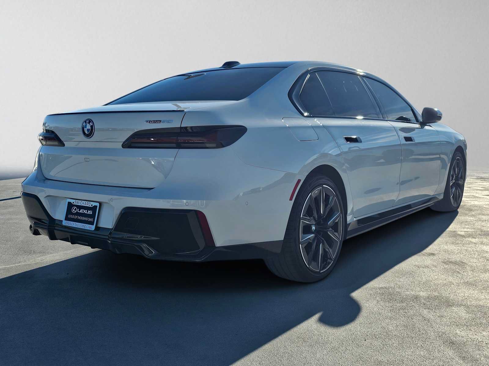 Used 2024 BMW i7 eDrive50 w/ M Sport Package RWD image 3