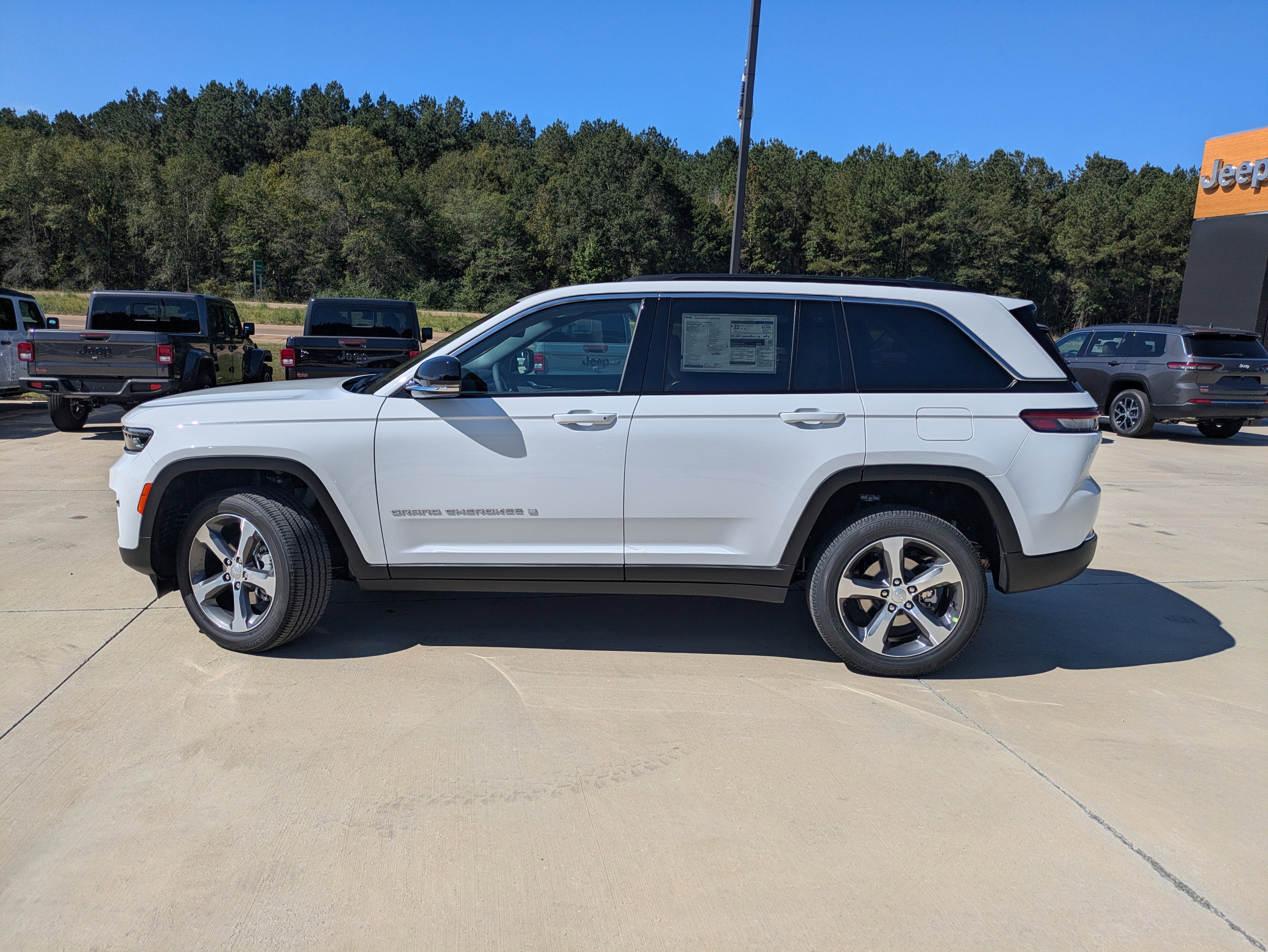 New 2025 Jeep Grand Cherokee Limited image 5