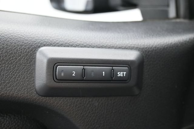 Used 2017 Nissan Titan PRO-4X w/ Pro-4x Convenience Package AWD/4WD image 14