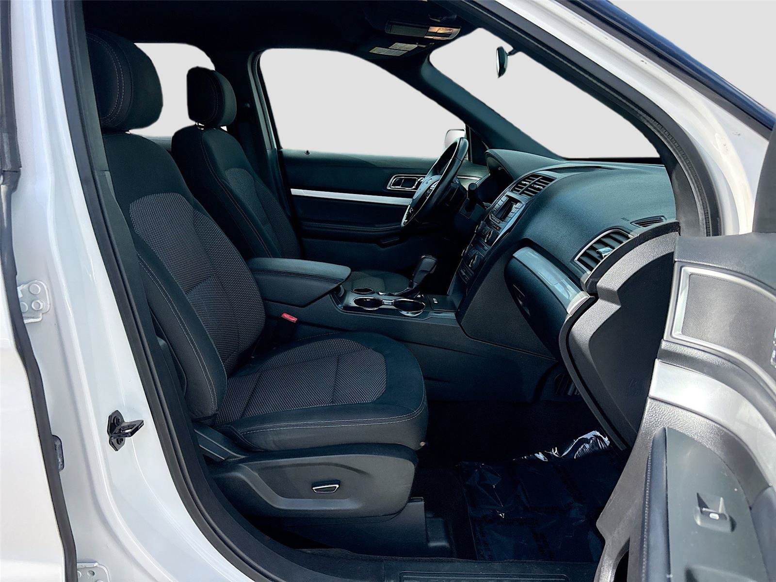 Used 2017 Ford Explorer XLT FWD image 28