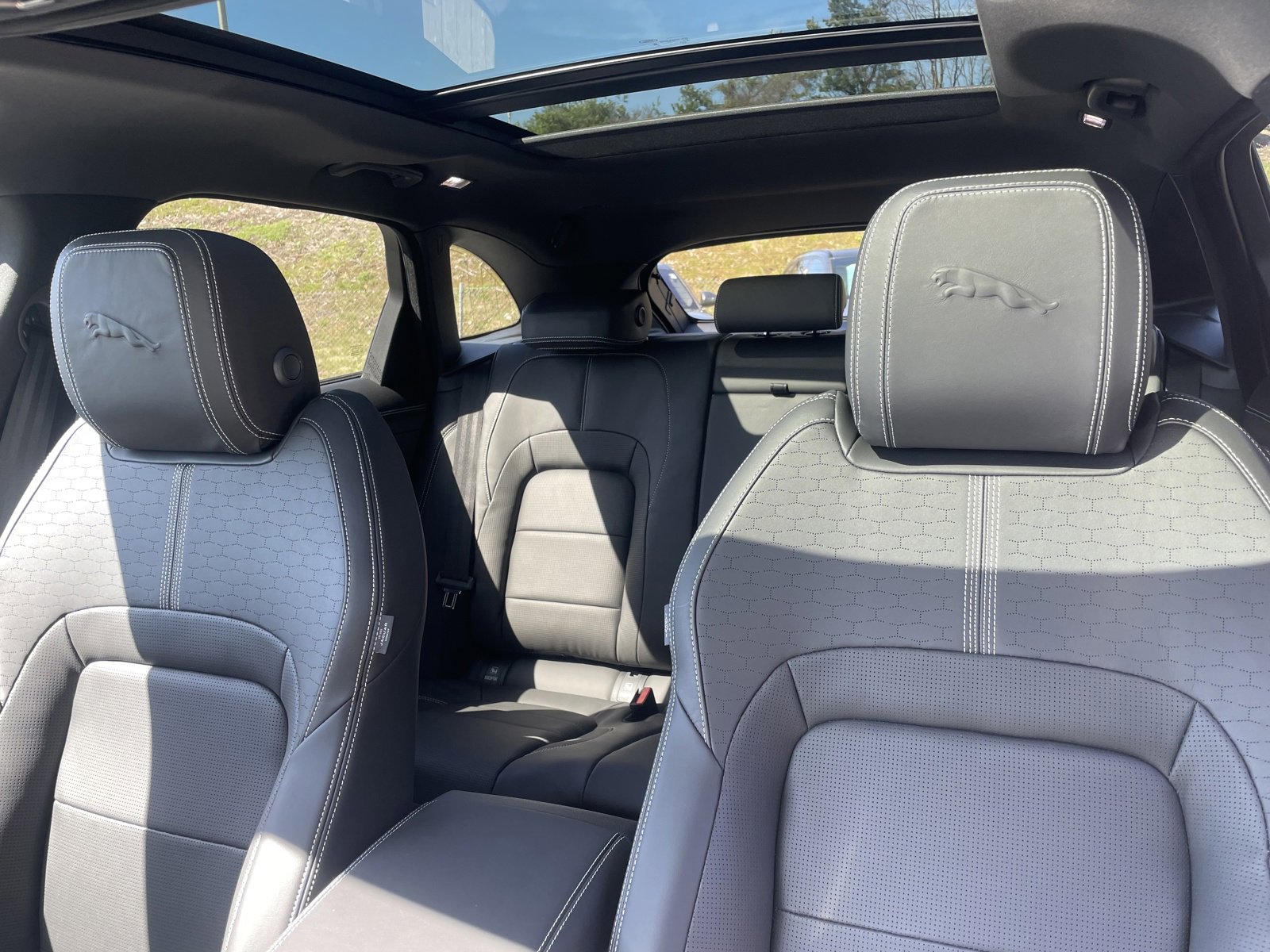 New 2025 Jaguar F-PACE R-Dynamic S image 17