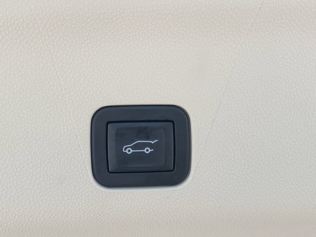 Used 2025 Cadillac Escalade ESV Sport Platinum w/ LPO, Floor Liner Package AWD/4WD image 11