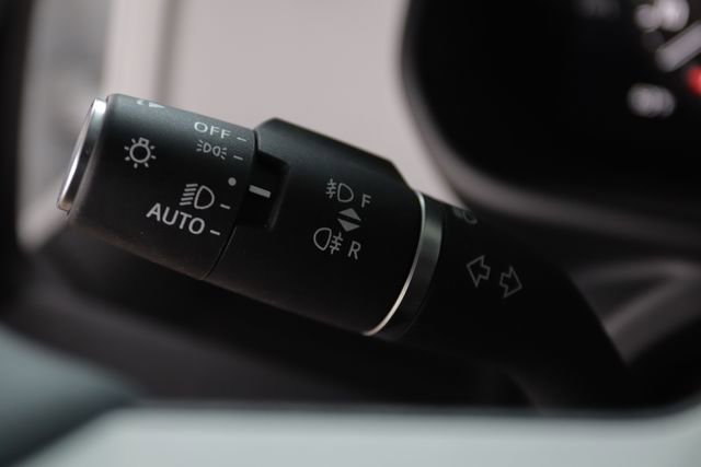 Used 2025 Land Rover Defender 110 X-Dynamic SE image 14