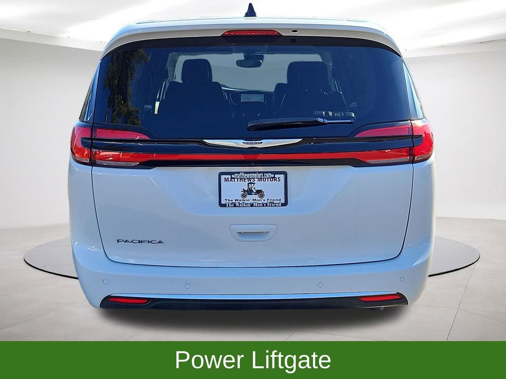 Used 2023 Chrysler Pacifica Touring-L image 6