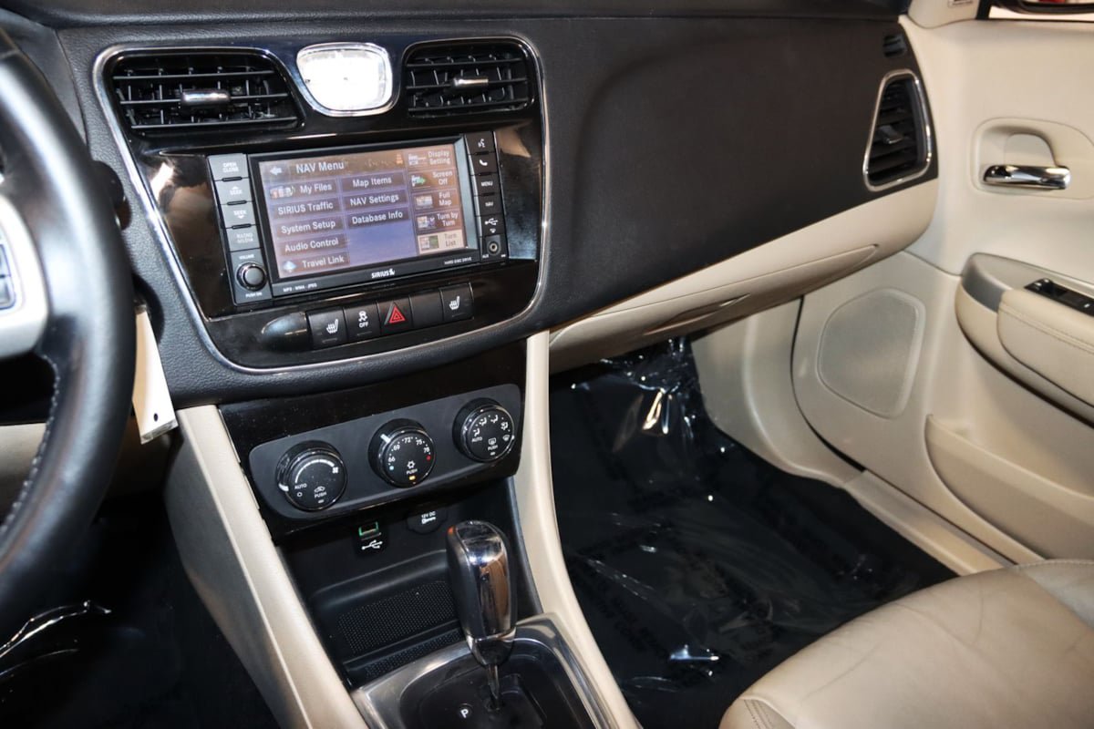 Used 2013 Chrysler 200 Limited FWD image 50