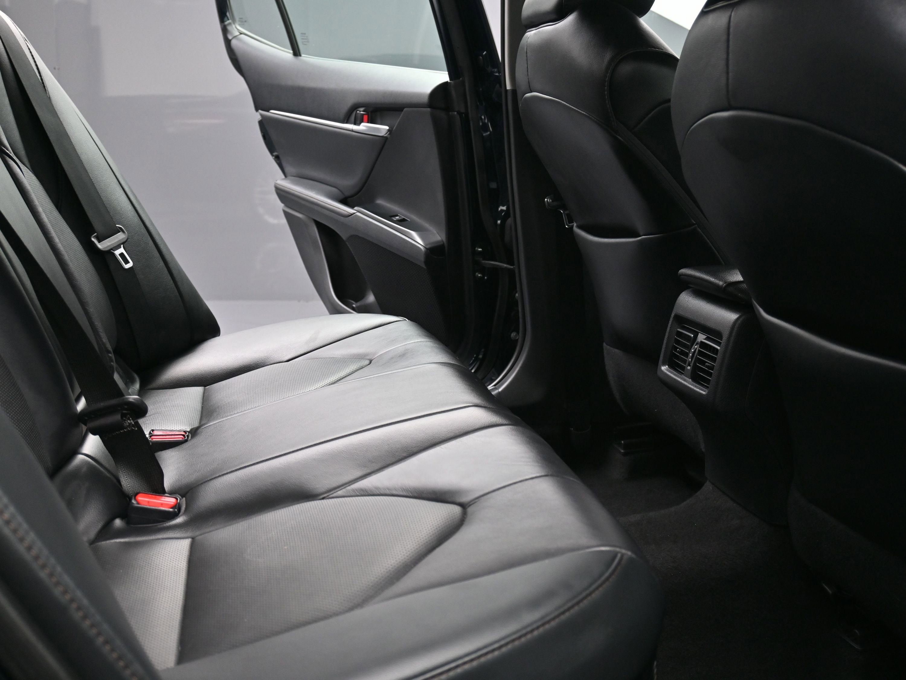 Used 2020 Toyota Camry XLE image 25