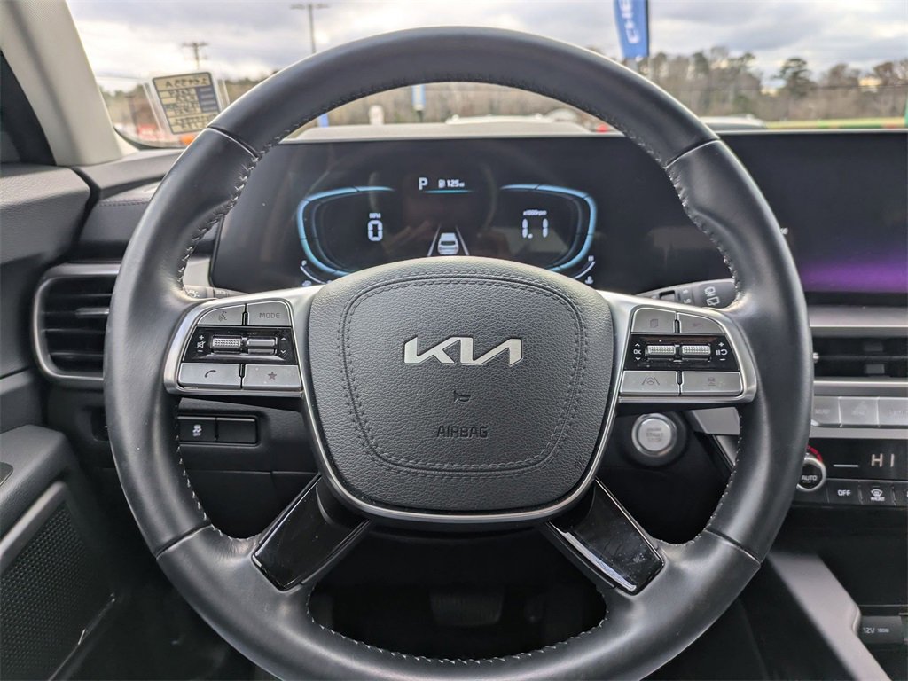 Used 2024 Kia Telluride LX image 17