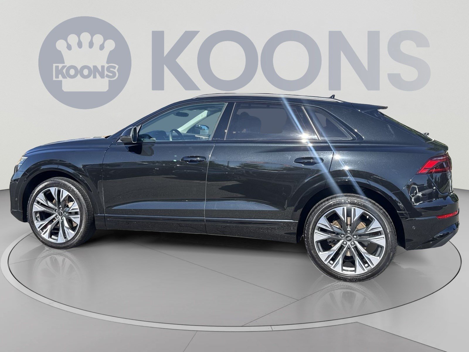 Used 2025 Audi Q8 Premium Plus AWD/4WD image 2
