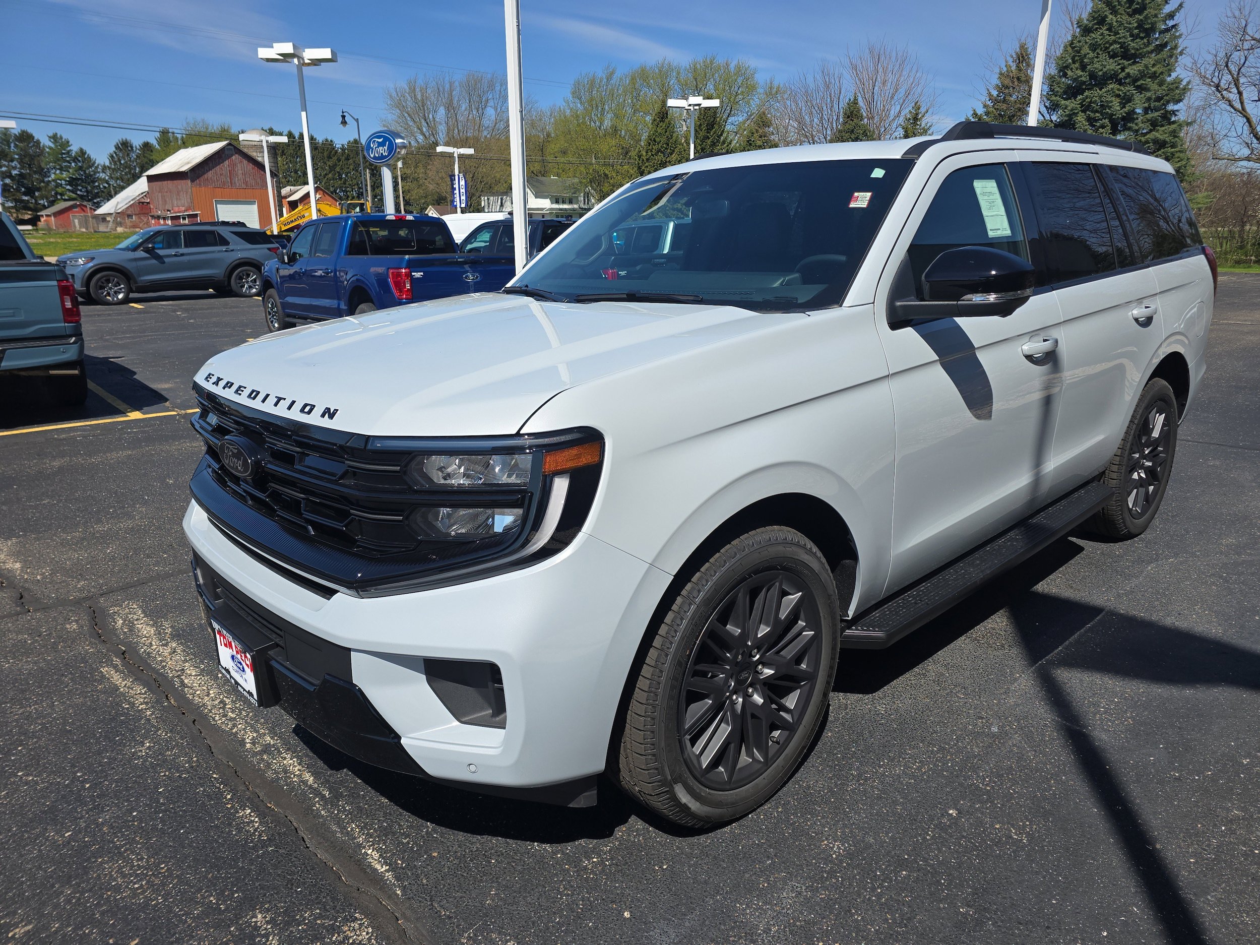 New 2026 Ford Expedition Platinum w/ Stealth Appearance Package AWD/4WD image 4