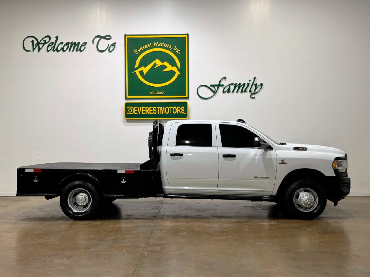 Used 2022 RAM 3500 Tradesman AWD/4WD image 9