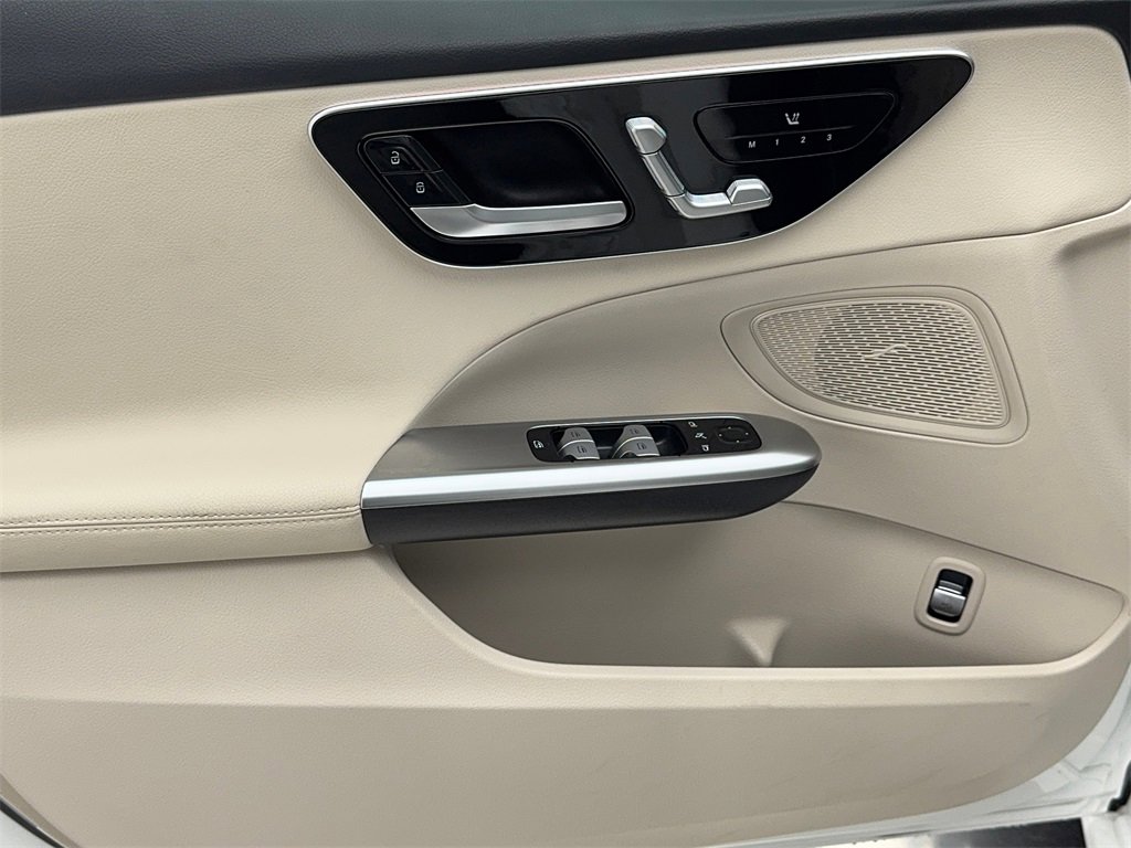 Used 2025 Mercedes-Benz C 300 Sedan image 41