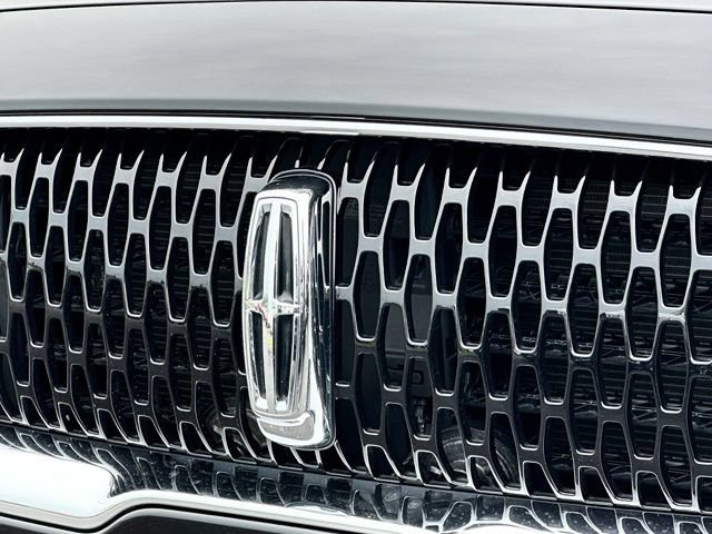 Used 2022 Lincoln Nautilus Reserve w/ Monochromatic Package AWD/4WD image 4