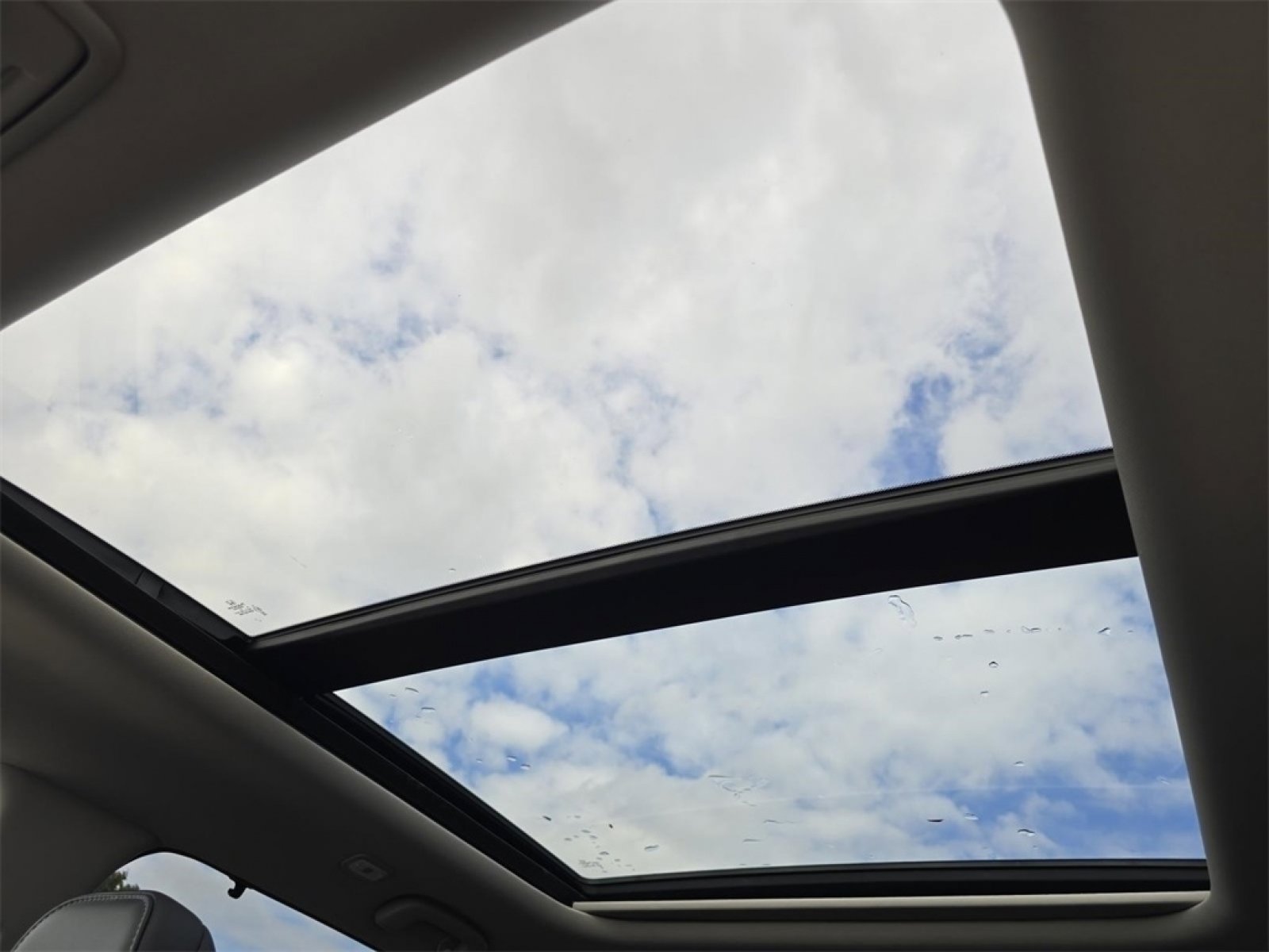 New 2025 Honda Pilot Touring image 3