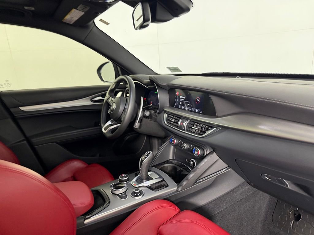 Used 2024 Alfa Romeo Stelvio Veloce image 30