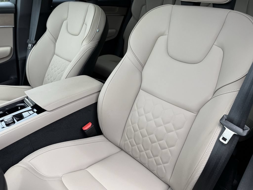 Certified 2025 Volvo XC90 B5 Core AWD/4WD image 11