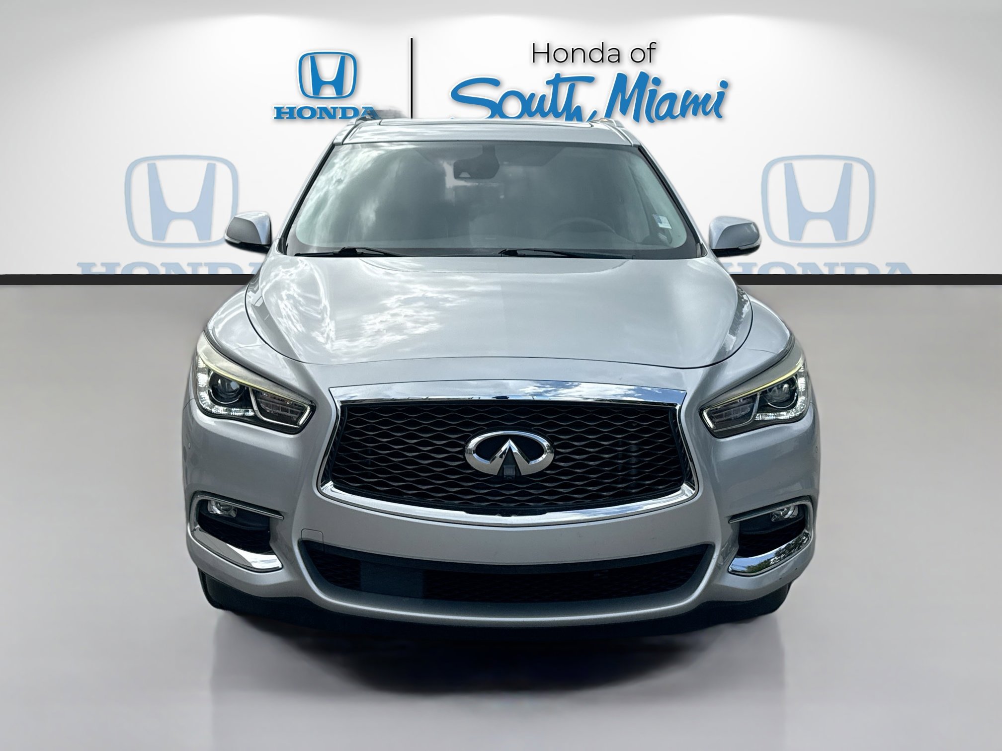 Used 2019 INFINITI QX60 Luxe w/ Essential Package image 2