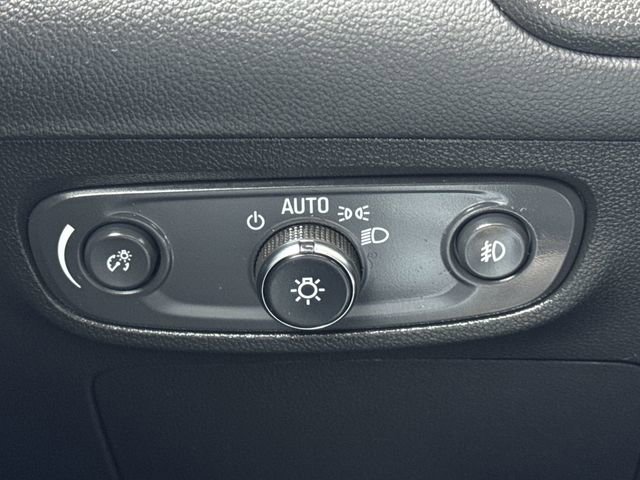 Used 2022 Buick Encore GX Essence w/ Experience Buick Package AWD/4WD image 17