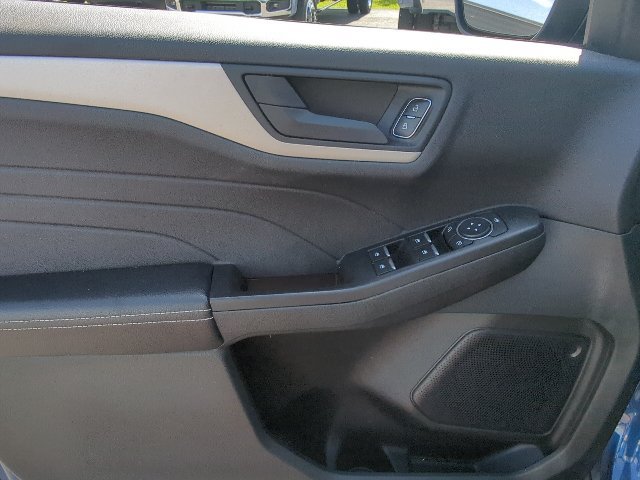 Used 2022 Ford Escape SE w/ SE Sport Appearance Package AWD/4WD image 11