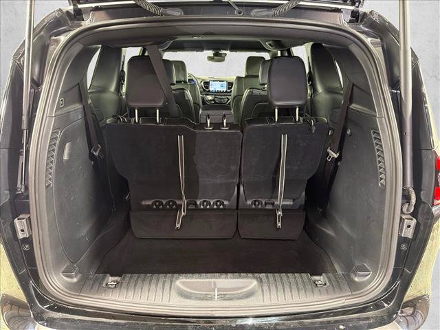 Used 2025 Chrysler Pacifica Select FWD image 17