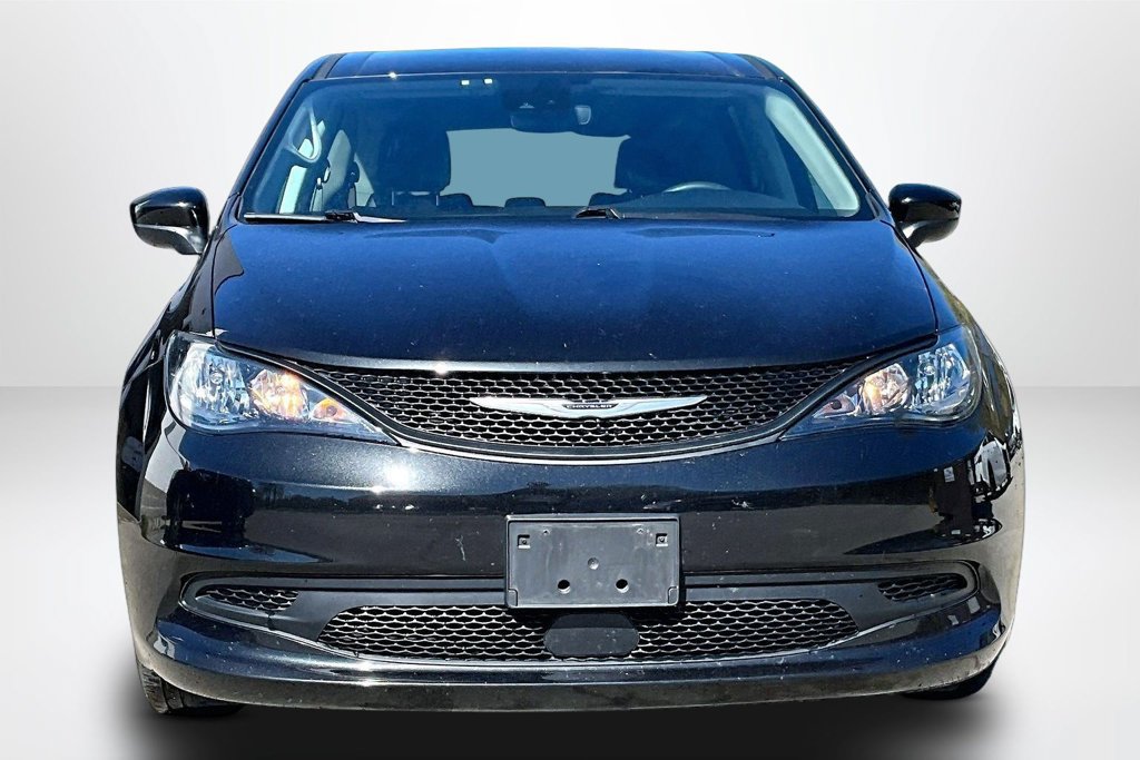 Used 2024 Chrysler Voyager LX FWD image 2