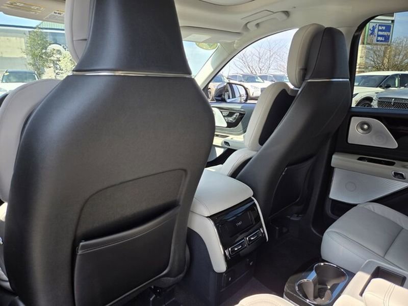 Used 2026 Lincoln Aviator Reserve image 14