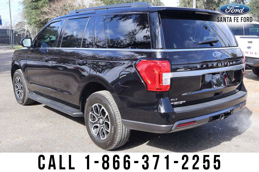 Used 2024 Ford Expedition XLT image 3